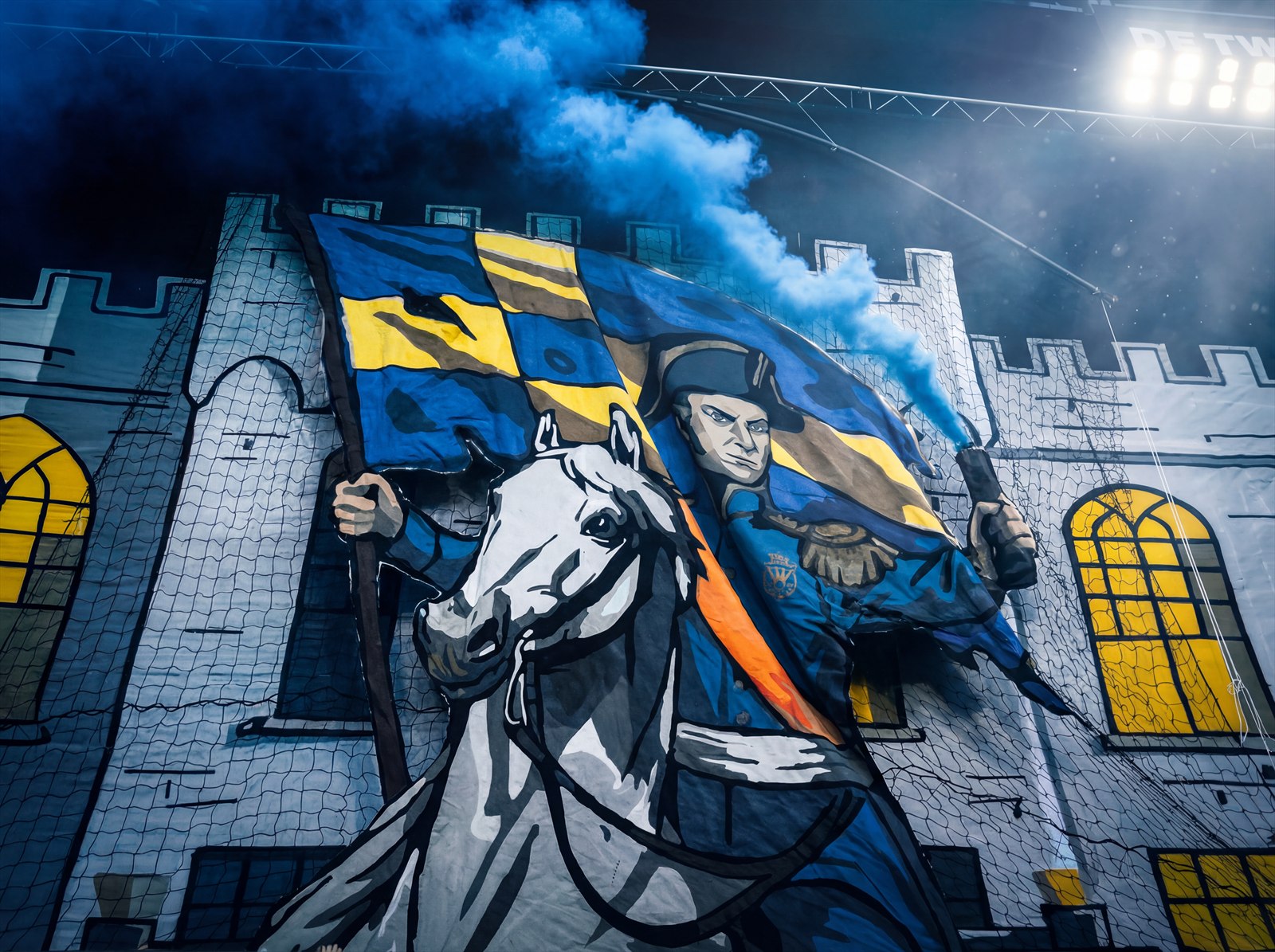 Willem II stadiontifo met Koning Willem II voor het Tilburgse raadhuis